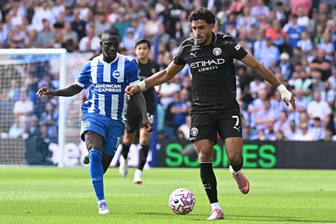 بعد 1295 دقيقة.. مرموش يصنع لأول مرة مع مانشستر سيتي في الدوري الإنجليزي